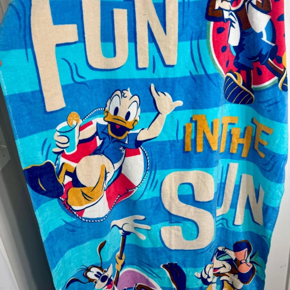 NWT. Disney beach towel featuring Mickey Mouse and others. “FUN IN THE SUN